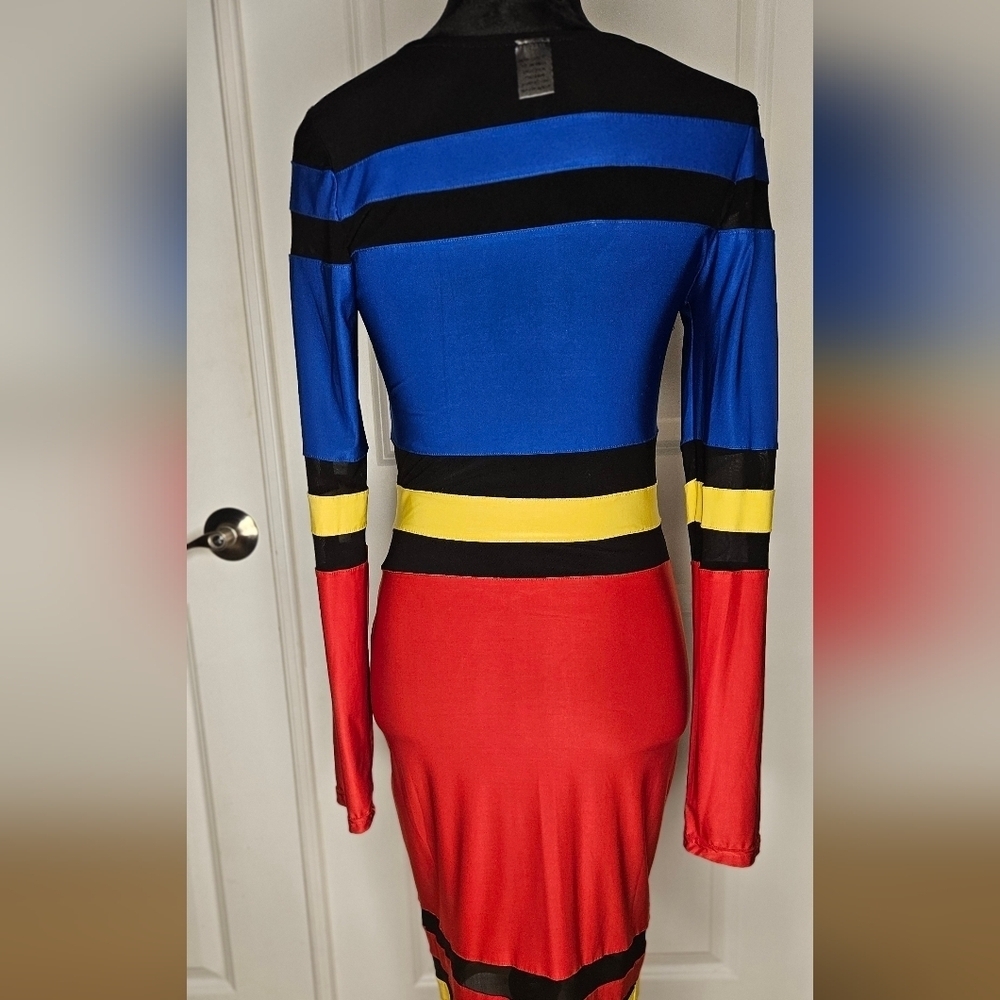Colorblock Mesh Inset Dress - Picture 3 of 5